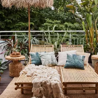 Arranging a balcony in an exotic style