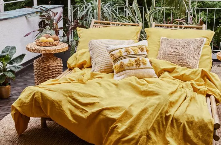 Bright yellow is one of the colors of the exotic color base