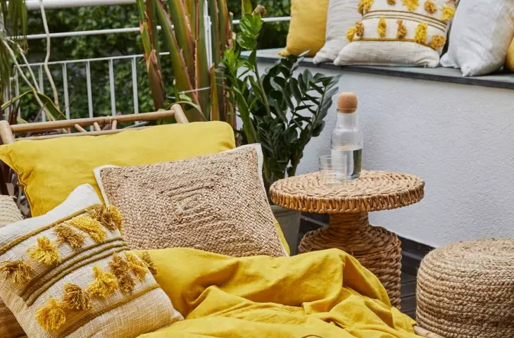 Yellow textiles will create an exotic atmosphere