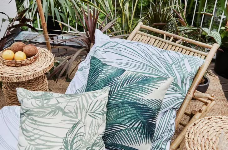 Plant motifs can also find a place on textiles