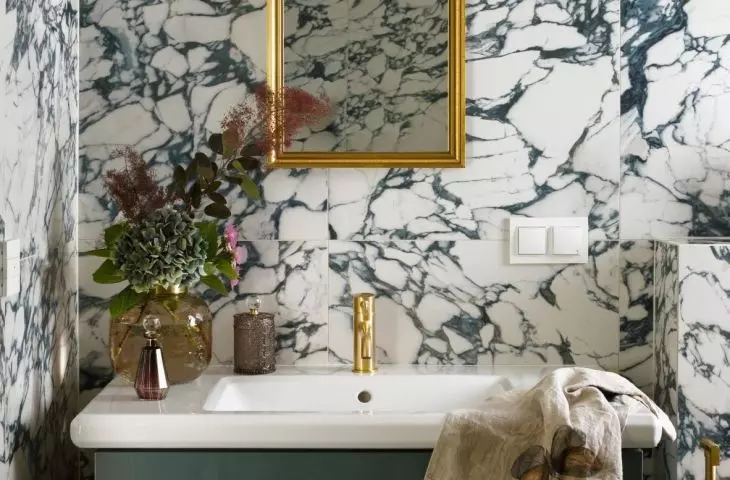 Toilet with clear marble pattern 