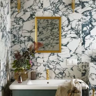 Toilet with clear marble pattern 