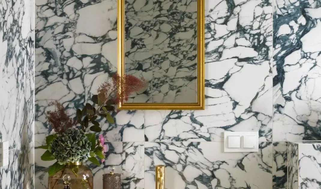 Toilet with clear marble pattern 