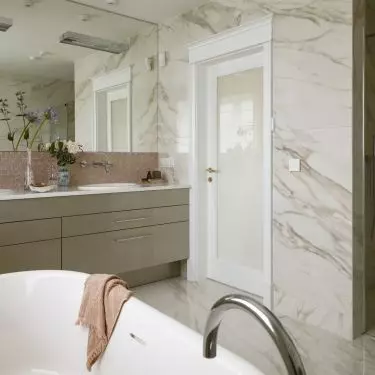 Owners' bathroom