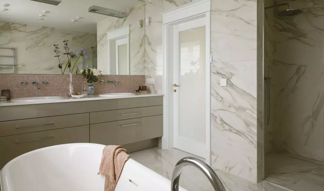 Owners' bathroom