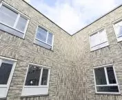 Szkoła Eindhoven - zastosowanie innowacyjnego systemu profili Phoenix w 100% z recyklingu
