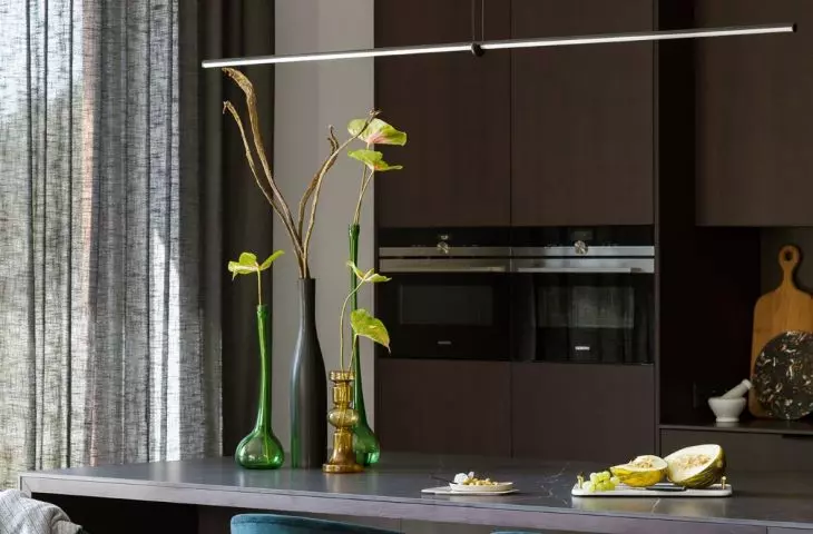 In the kitchen there is a practical island