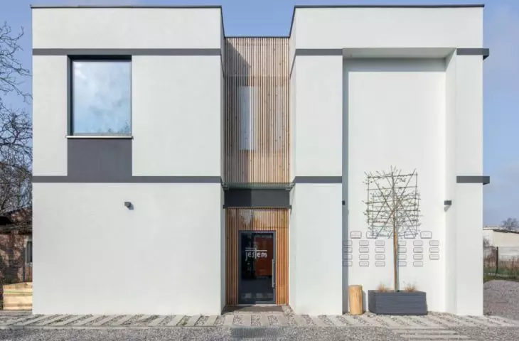 DAY CARE HOME FOR ONCOLOGY PATIENTS AND THEIR FAMILIES