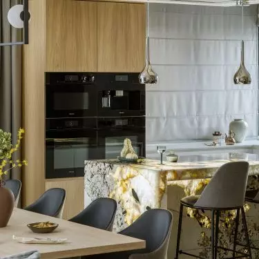 Dining chairs correspond to hockers