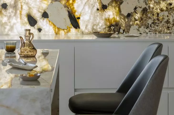 Quartzite can be illuminated