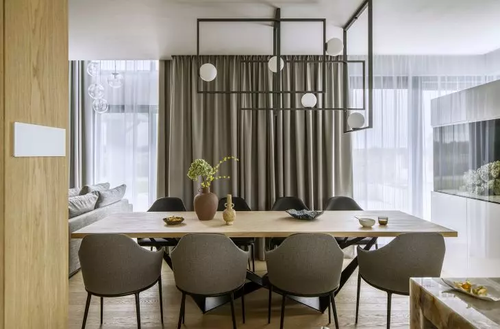 Dining room with original lamp