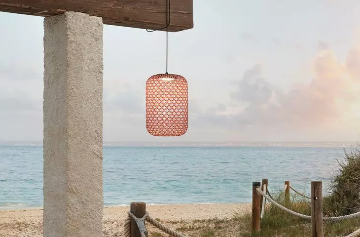 Lampa Nans na plaży Bover