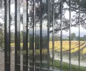 inna interwencja Japończyka w Château La Coste — kaplica św. Idziego (2011), wykonana głównie ze szkła i stali 