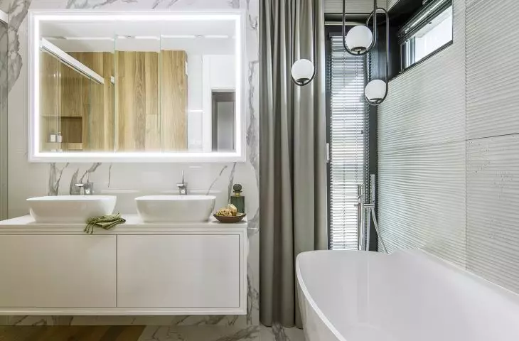 Above the bath is the original lamp 