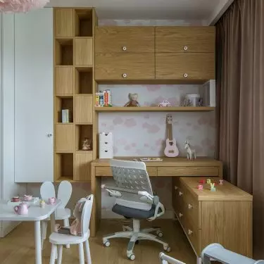 The children's room features wallpaper with a cloud pattern