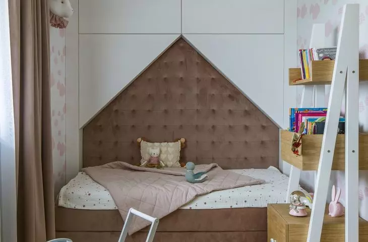 Children's room with upholstered panels 