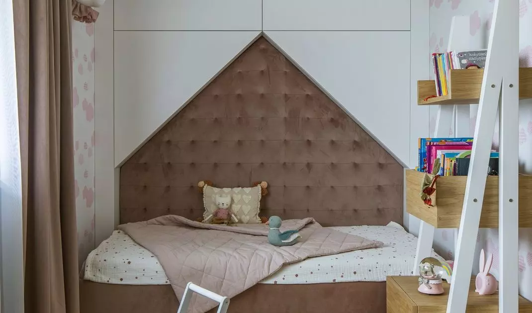 Children's room with upholstered panels 