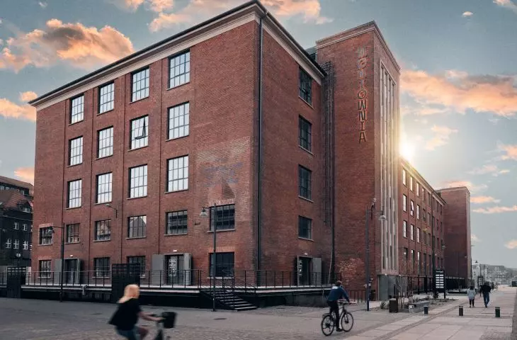 Part of the Doki development is the Montownia, a historic building that houses lofts
