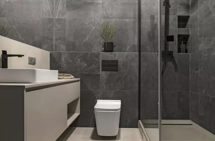 Bathroom in earthy colors