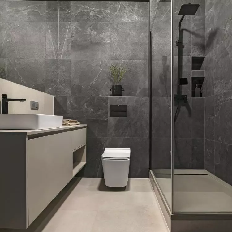 Bathroom in earthy colors