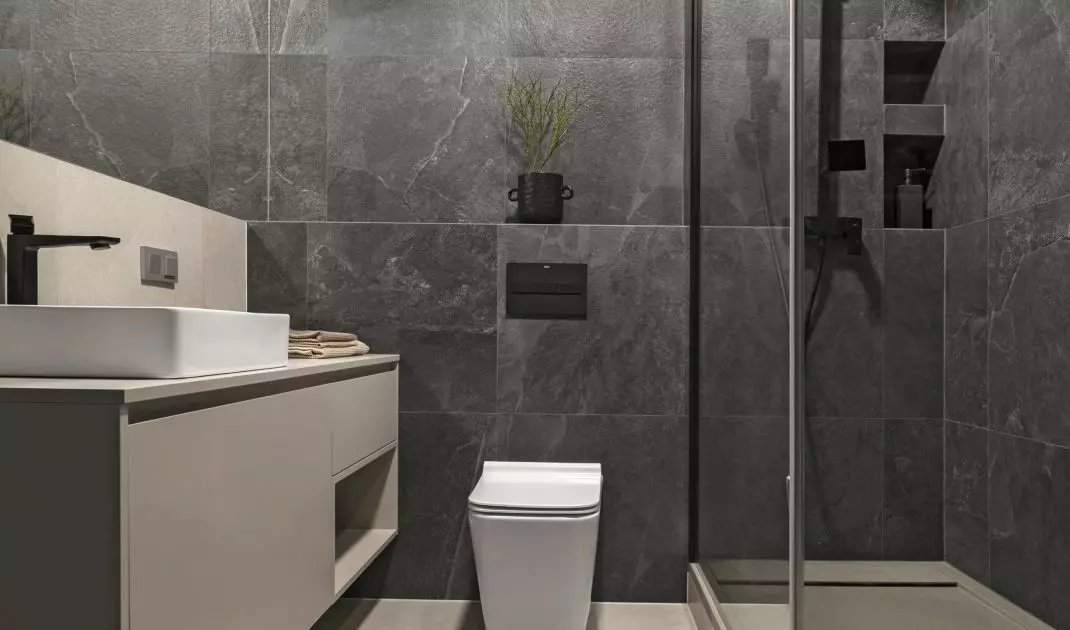 Bathroom in earthy colors