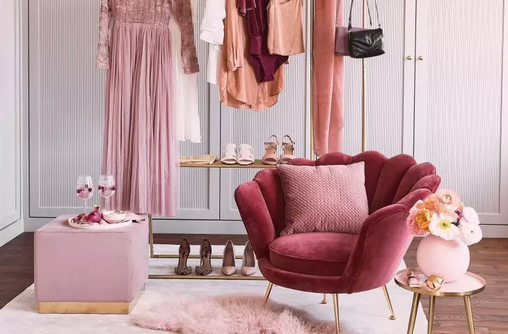 Play with different shades of pink