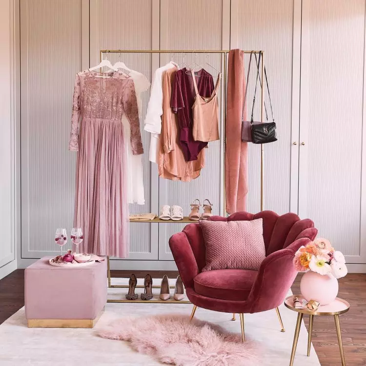 Play with different shades of pink