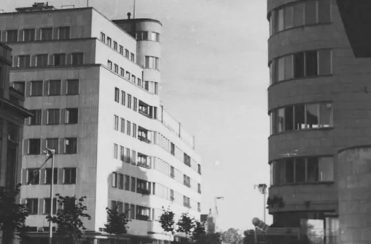 Zespół mieszkaniowy Funduszu Emerytalnego BGK (tzw. Bankowiec, po lewej) i biurowiec ZUS-u (po prawej), 1938
