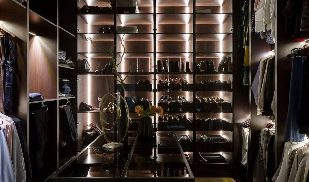 Closet in dark color 