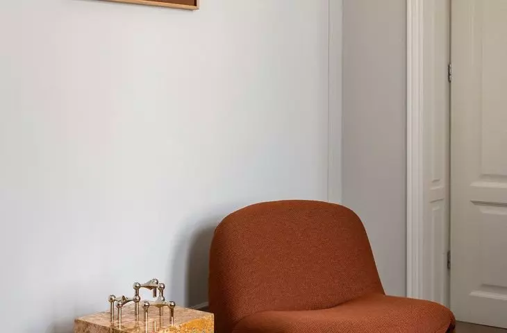 A woodcut by Marta Wojtuszek adds an accent