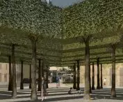 Kolumnada pni i formowane geometrycznie korony roślin tworzą „lewitujący labirynt”