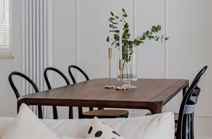 Dining room table and rattan chairs 