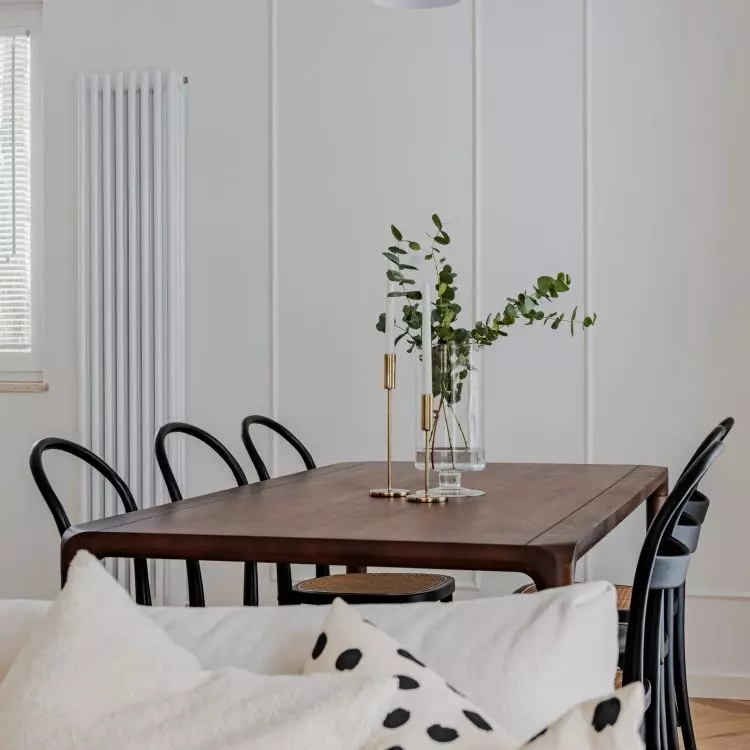 Dining room table and rattan chairs 