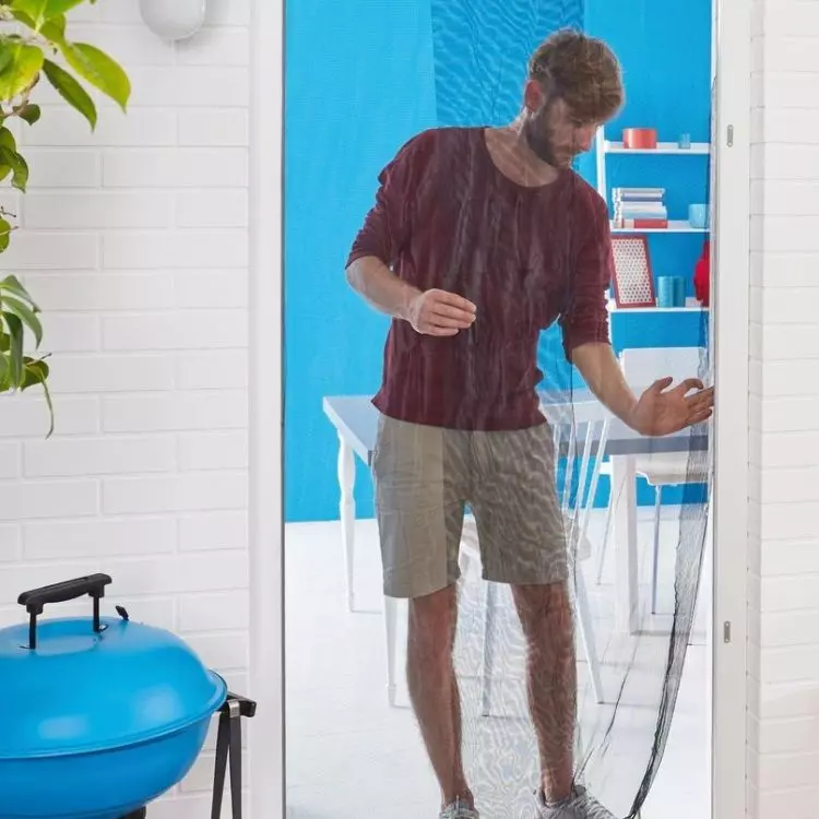 Mosquito nets can also be used on doors 