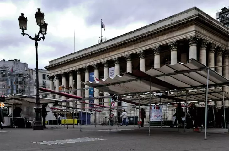 Exchange Square in December 2022; as you can see, despite announcements, not a single tree has been planted here