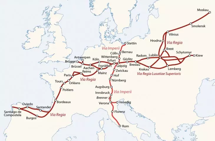 mapa przedstawiająca średniowieczne szlaki handlowe  Via Imperii (kolor czerwony) i Via Regia (kolor bordowy) 
