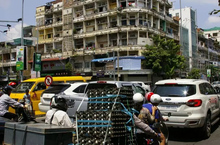Traffic on the roads in Phnom Penh