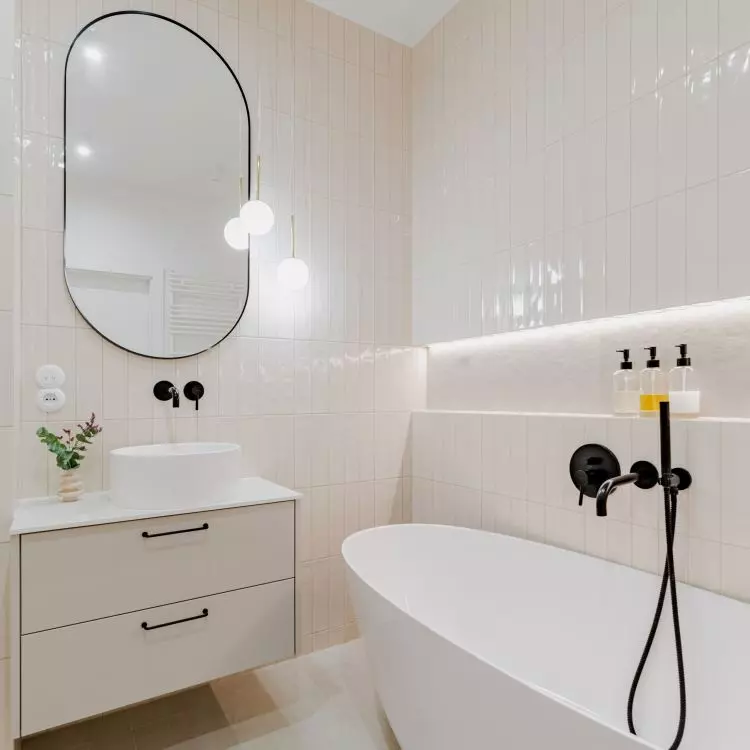 In the bathroom there was a free-standing bathtub