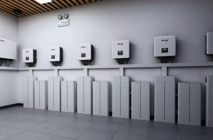 Jednym z flagowych produktów SolaX Power jest system All-In-One X-ESS G4