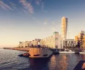  The entrance to the harbor in Västra Hamnen; the compact urban fabric creates an interesting contrast to the endless sky and sea and the horizon line 