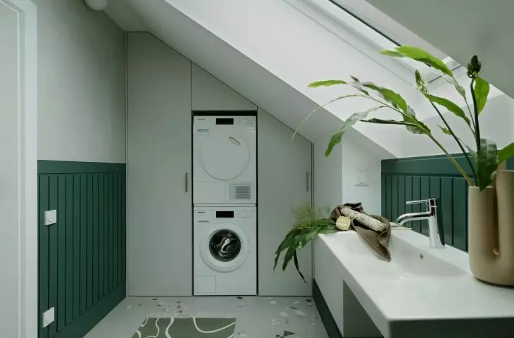 Built-in washer and dryer 