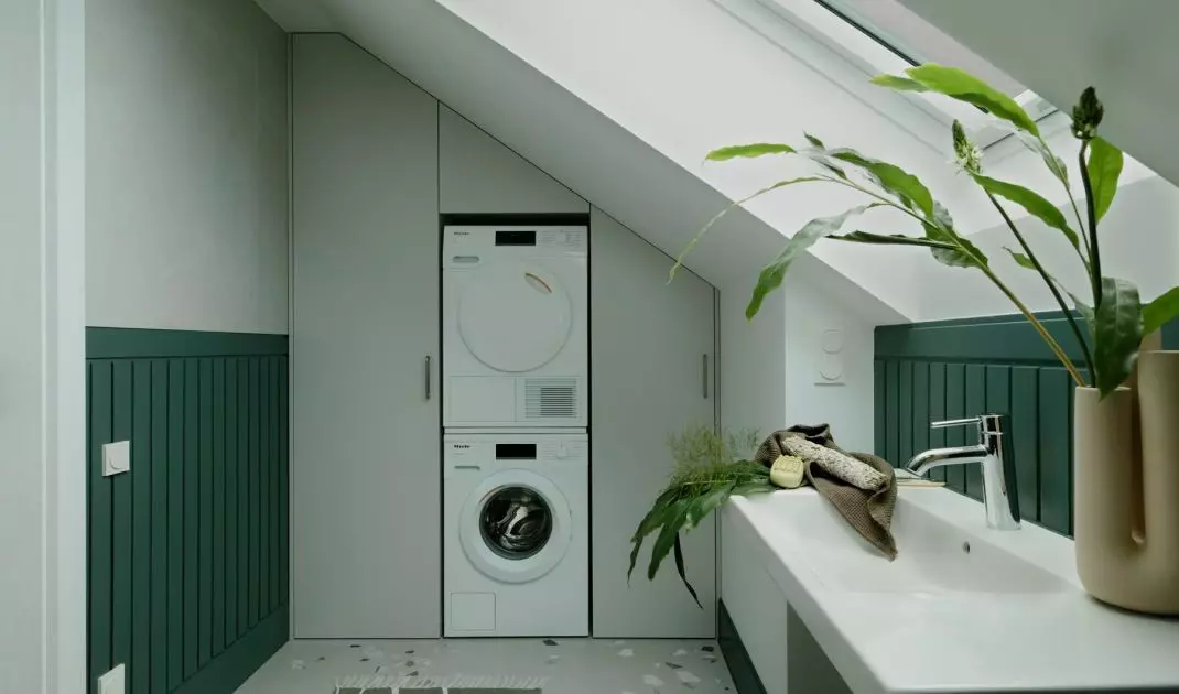 Built-in washer and dryer 