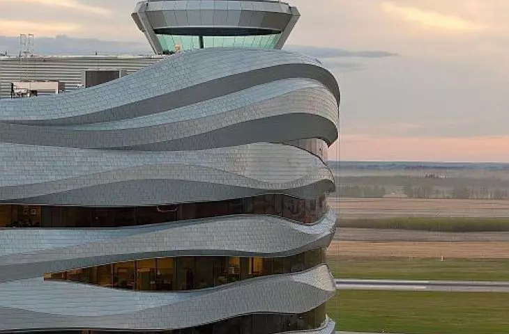 The facade in a diamond scale