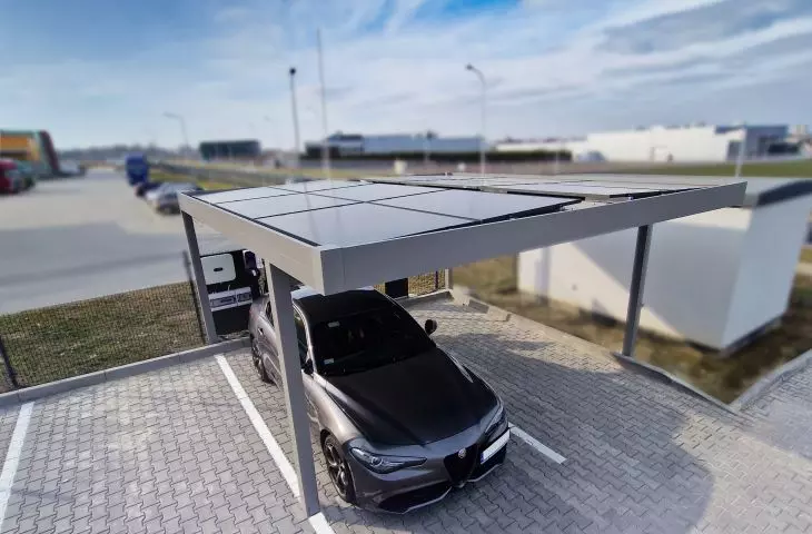 Tarasola Carport, panele fotowoltaiczne na dachu