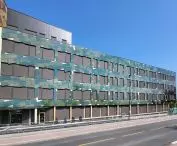 szkoła w Oslo, fasada fotowoltaiczna