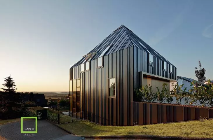 The components of the RHEINZINK facade system can be easily adapted to different building shapes