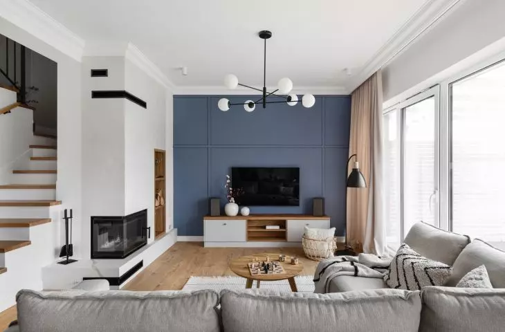 Garant wall with TV