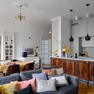 The apartment combines historical and modern elements