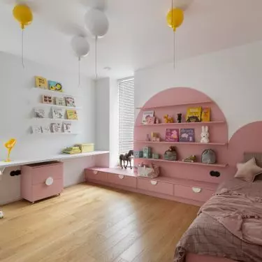 Lamps in the shape of balloons