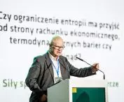 profesor Jerzy Hausner zamykający kongres